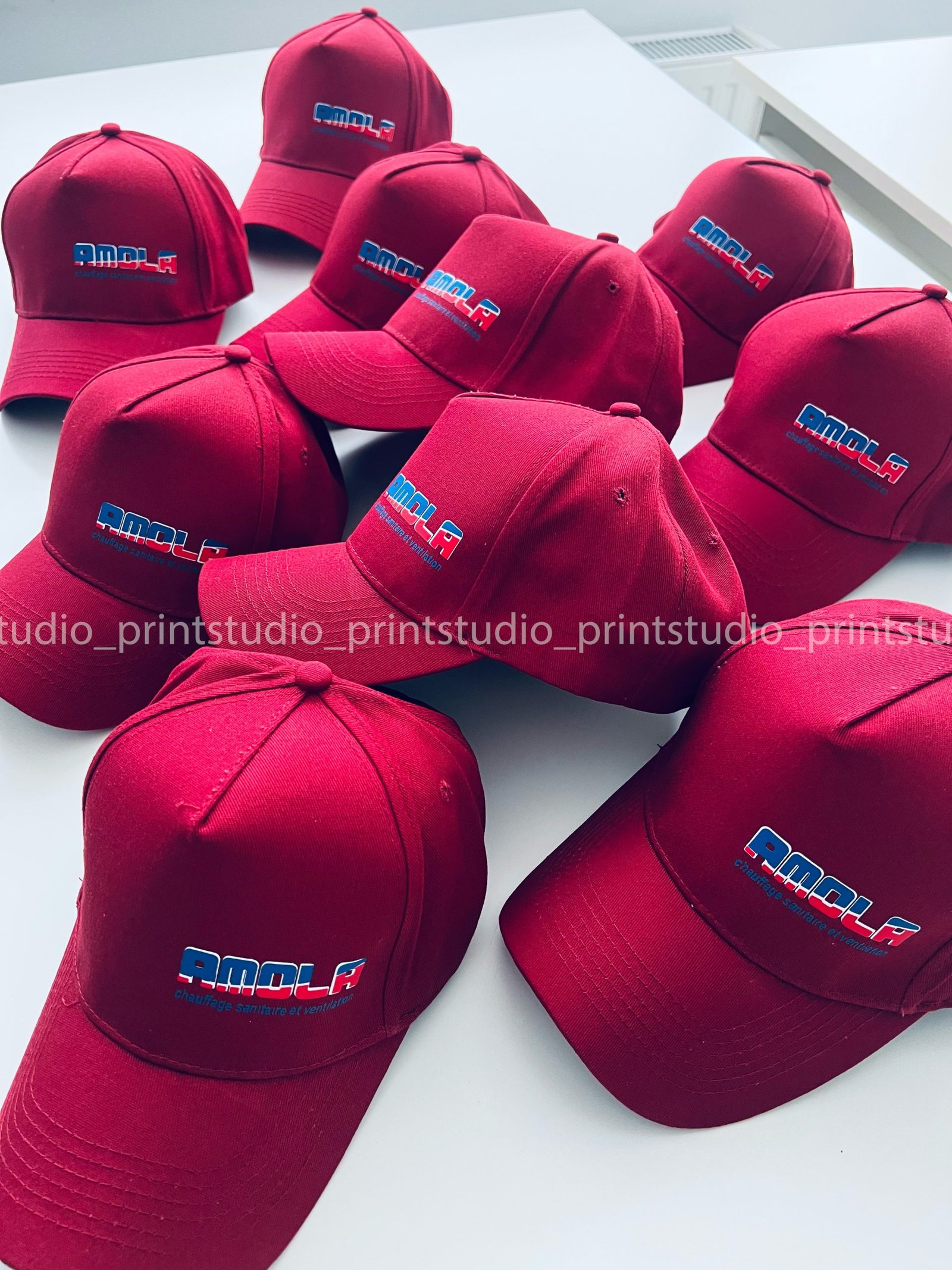 Друк на кепках індивідуальний дизайн