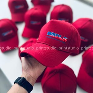 кепки з логотипом на замовлення червона з логотпом