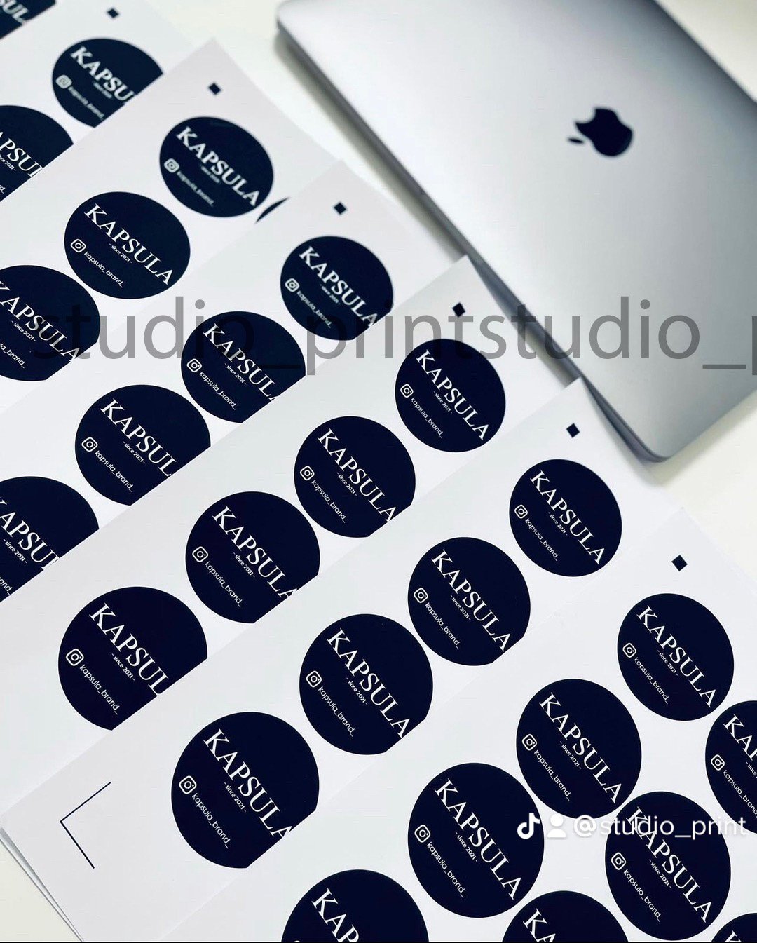 Брендовані наліпки з логотпом для бізнесу